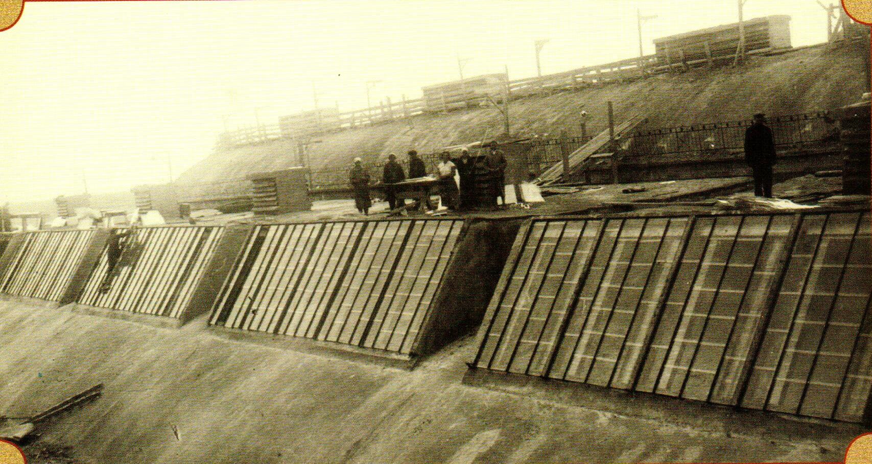 Азотно-туковый к пуску готов. Кемерово, 1938 год.